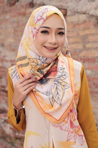 SQUARE SCARF - BUNGA RAYA