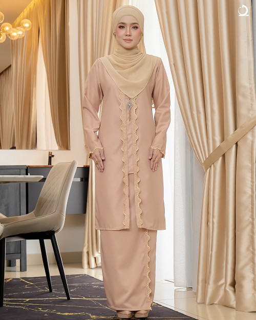 Nasreen II - Nude