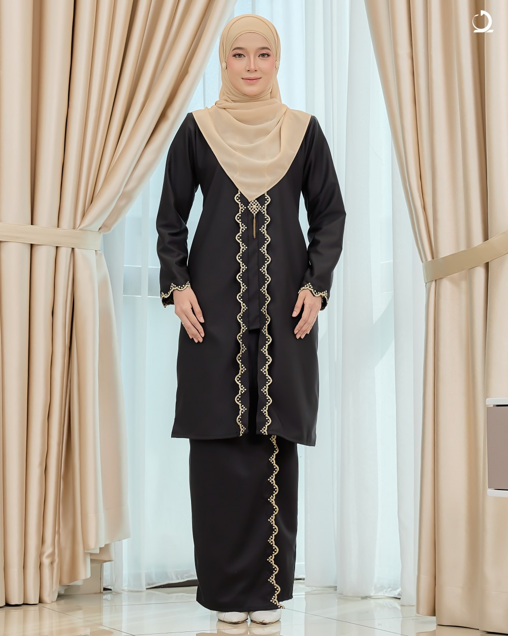 Nasreen II - Black