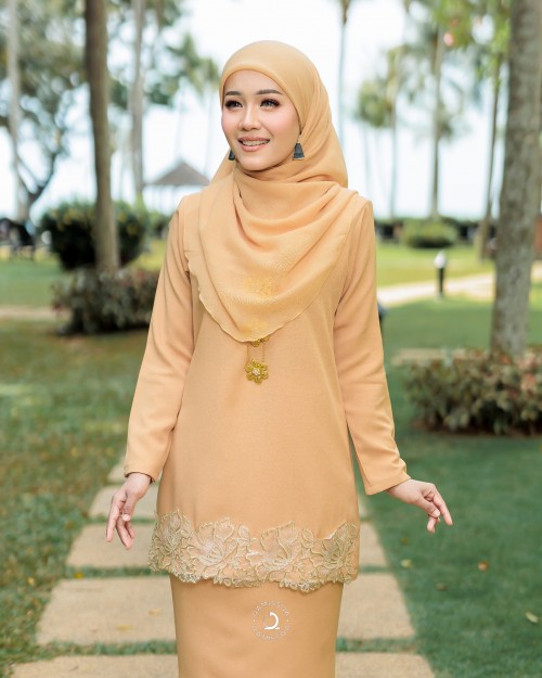 Tiara Raya Moms -  Nude Beige