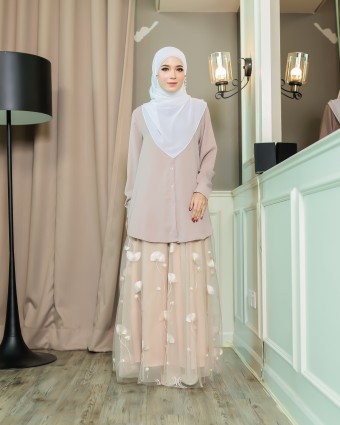 Sheryl - Nude